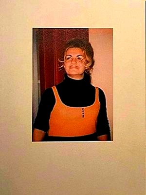 Seller image for Queen Ann. P.S. Belly Cut Off Enveloppe Met Foto's for sale by Collectors' Bookstore