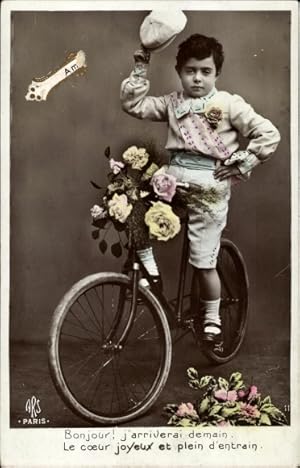 Ansichtskarte / Postkarte Junge auf einem Fahrrad, Blumen