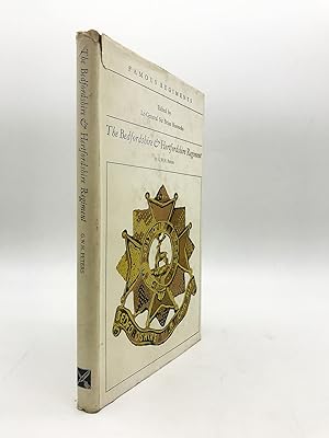 Image du vendeur pour Bedfordshire and Hertfordshire Regiment (Famous Regiments S.) mis en vente par Parrot Books