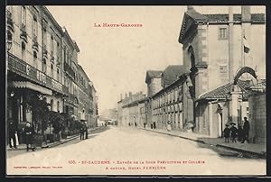 Carte postale St-Gaudens, Entrée de la Sous Préfecture et Collège, Hotel Ferrière