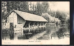 Ansichtskarte Mandres, Le Lavoir, Waschhaus mit Waschfrau am Flussufer