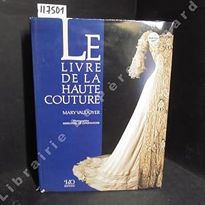 Image du vendeur pour Le livre de la haute couture mis en vente par Librairie-Bouquinerie Le Pre Pnard