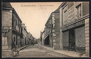 Carte postale Bessé-sur-Braye, une coin de la rue avec les commerces