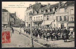 Carte postale Mamers, Place Carnot, Départ du 115e pur la Marche militaire