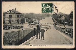 Carte postale Le Guétin, Pont Canal, Frachtschiffe im Kanal vor der l'écluse