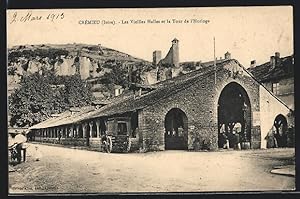 Carte postale Crémieu, les vieilles halles et la tour de l`Horloge