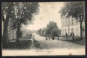Carte postale Bouloire, Gendarmerie avec Polizisten et Anwohnern