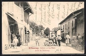 Carte postale Gillonnay, La Rue, Arret du Tramway