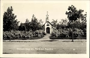 Ansichtskarte / Postkarte Deutsch Wagram in Niederösterreich, Park mit Kapelle