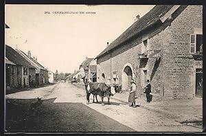 Carte postale Cernans, vue de la rue avec Anwohnern et vachesn