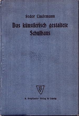 Das künstlerisch gestaltete Schulhaus.