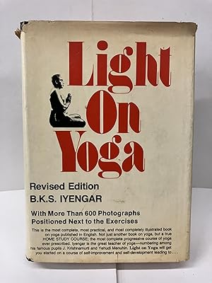 Imagen del vendedor de Light on Yoga: Yoga Dipika a la venta por Chamblin Bookmine