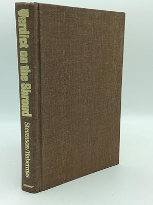 Imagen del vendedor de VERDICT ON THE SHROUD: Evidence for the Death and Resurrection of Jesus Christ a la venta por Kubik Fine Books Ltd., ABAA