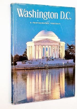 Seller image for WASHINGTON D.C. a Photographic Portrait for sale by Libros con Vidas