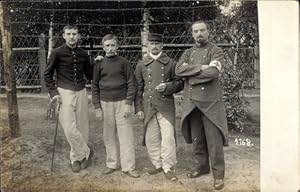 Foto Ansichtskarte / Postkarte Gruppenportrait Kriegsgefangener in Königsbrück, Reserve Lazarett ...