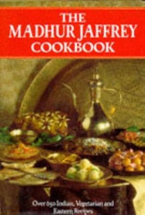 Immagine del venditore per The Madhur Jaffrey Cookbook: Over 650 Indian, Vegetarian and Eastern Recipes venduto da WeBuyBooks