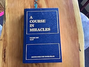 Image du vendeur pour Course in Miracles, A mis en vente par Lifeways Books and Gifts