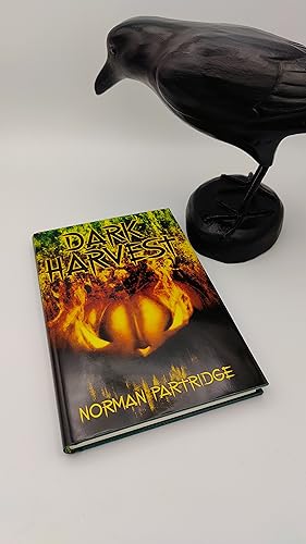 Imagen del vendedor de Dark Harvest (Signed, Ltd) a la venta por The Raven and the Key