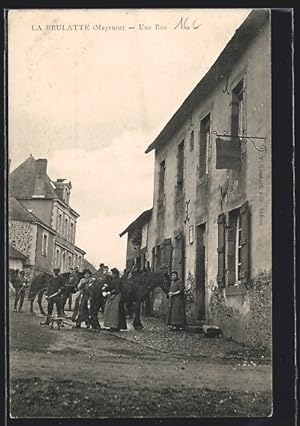 Carte postale La Brulatte, Une Rue, vue de la rue