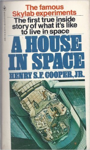 Immagine del venditore per House in Space venduto da WeBuyBooks 2