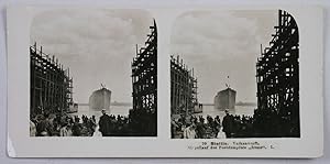 Bild des Verkufers fr Stettin - Vulkanwerft, Stapellauf des Postdampfers Irene,1904 - Stereofotografie zum Verkauf von Antiquariat Hardner