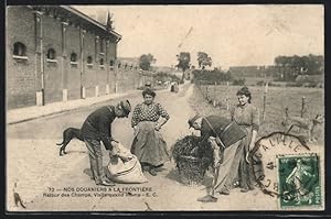 Ansichtskarte Nos Douaniers a la Frontiere, Retour des Champs, Visite quand méme