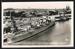 Carte postale Bordeaux, Französischer Kreuzer Duguay liegt im le port