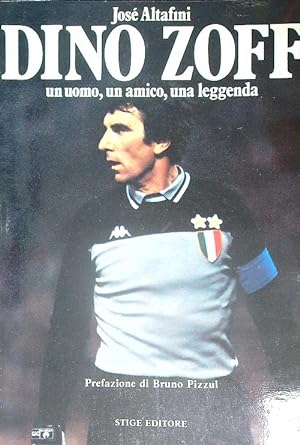 Immagine del venditore per Dino Zoff. Un uomo, Un Amico, una leggenda venduto da Miliardi di Parole