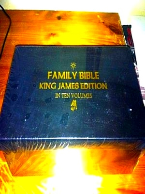 Imagen del vendedor de Family Bible King James Edition in Ten Volumes a la venta por Collectors' Bookstore