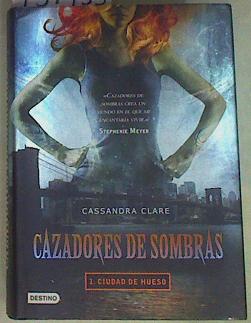 Imagen del vendedor de Cazadores de sombras 1. Ciudad de hueso a la venta por Almacen de los Libros Olvidados