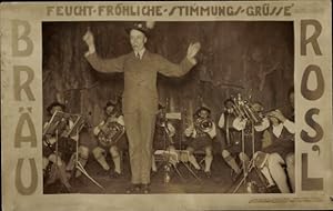 Foto Ansichtskarte / Postkarte Bräu Ros'l, Musiker in Trachten, Dirigent, Hamburg Altona?