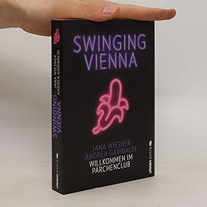Bild des Verkufers fr Swinging Vienna zum Verkauf von Bookbot