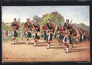 Postcard Pipers of the Highland light Infantery in the Park on the march