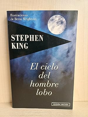 Image du vendeur pour El ciclo del hombre lobo. Stephen King. Berni Wrightston. Ediciones B, 2009. Ilustrado. Terror. mis en vente par Bibliomania