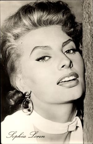 Bild des Verkufers fr Ansichtskarte / Postkarte Schauspielerin Sophia Loren, Portrait, Es begann in Neapel, Aida zum Verkauf von akpool GmbH