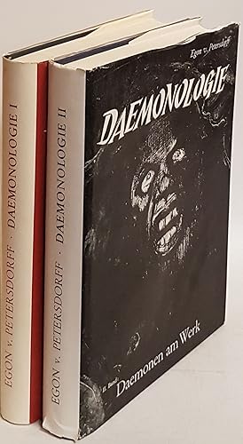 Bild des Verkufers fr Daemonologie (2 Bnde KOMPLETT) - Bd.1: Daemonen im Weltenplan/ Bd.2: Daemonen am Werk. zum Verkauf von books4less (Versandantiquariat Petra Gros GmbH & Co. KG)