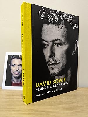 Bild des Verkufers fr David Bowie: Mixing memory and desire (Signed First Edition) zum Verkauf von Fialta Books