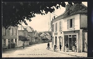 Carte postale Presles, la Mairie et la Rue de Paris