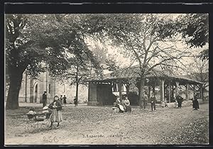 Carte postale Laparade, la Halle