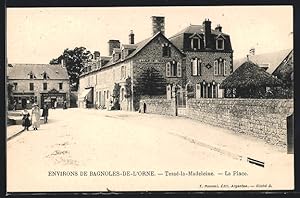 Carte postale Tessé-la-Madeleine, la Place