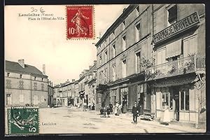 Carte postale Lencloitre, Place de l`Hotel-de-Ville