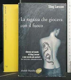 Seller image for LA RAGAZZA CHE GIOCAVA CON IL FUOCO for sale by Cartarum