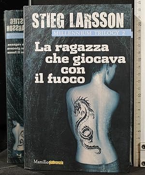 Immagine del venditore per LA RAGAZZA CHE GIOCAVA CON IL FUOCO. MILLENIUM TRILOGY 2 venduto da Cartarum