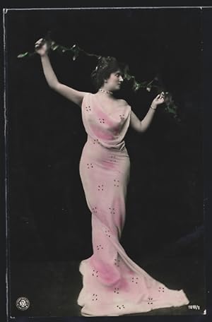 Bild des Verkufers fr Foto-Ansichtskarte NPG Nr. 1818 /1: Neue Photographische Gesellschaft: Junge Frau im rosafarbenen Kleid zum Verkauf von Bartko-Reher