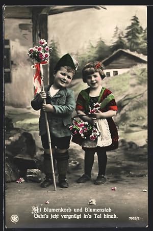 Bild des Verkufers fr Foto-Ansichtskarte NPG Nr. 7926 /2: Neue Photographische Gesellschaft: Kinderpaar mit Blumenkorb zum Verkauf von Bartko-Reher