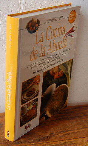 Imagen del vendedor de LA COCINA DE LA ABUELA. La mejor seleccin con ms de 500 recetas clsicas de cocina casera con indicacin de las calorias en cada receta. a la venta por EL RINCN ESCRITO