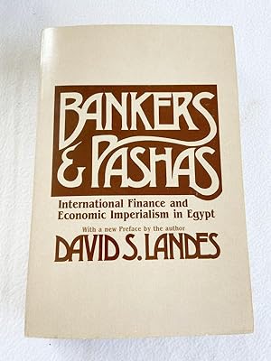 Imagen del vendedor de Bankers and Pashas PB 1980 by Landes, David S. a la venta por Miki Store