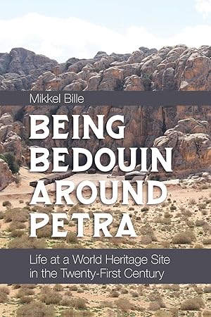 Bild des Verkufers fr Being Bedouin Around Petra: Life at a World Heritage Site in the Twenty-First Century zum Verkauf von moluna