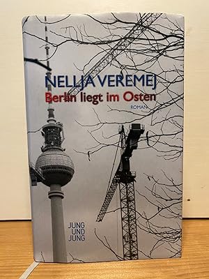 Immagine del venditore per Berlin liegt im Osten: Roman venduto da Buchhandlung Neues Leben