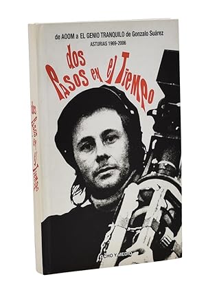 Imagen del vendedor de DOS PASOS EN EL TIEMPO. DE AOOM A EL GENIO TRANQUILO. ASTURIAS, 1969-2006 a la venta por Librería Monogatari